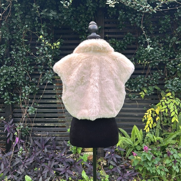 Snowy Faux Fur Bolero M - Picture 2 of 9